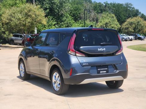 Certified 2025 Kia Soul LX w/ LX Technology Package FWD image 5