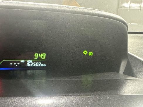 Used 2013 Toyota Prius V Five image 16