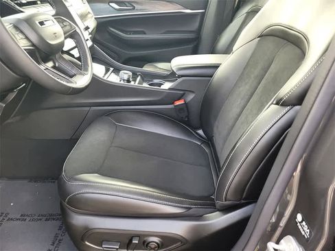 New 2026 Jeep Grand Cherokee Altitude image 14