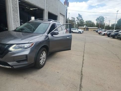 Used 2020 Nissan Rogue SV AWD/4WD image 2