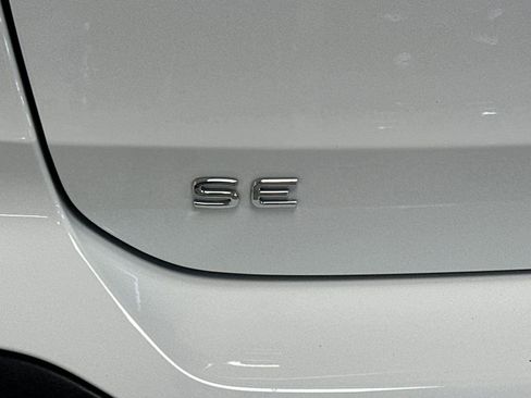 Used 2025 Volkswagen Taos SE w/ Panoramic Sunroof Package image 25