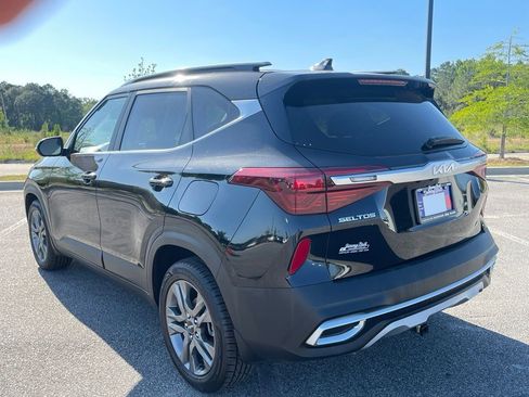 Used 2023 Kia Seltos S w/ Navigation Package FWD image 15