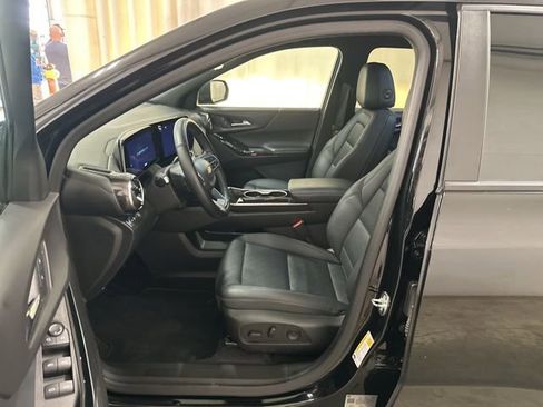 Used 2025 Chevrolet Equinox LT w/ Convenience Package II image 7