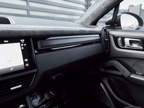 Used 2023 Porsche Cayenne Turbo GT image 88