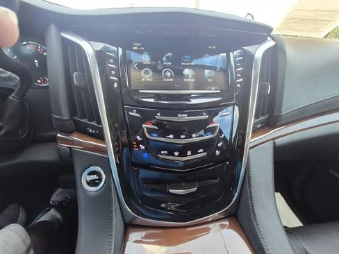 Used 2018 Cadillac Escalade Luxury RWD image 29