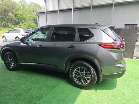 Used 2024 Nissan Rogue S AWD/4WD image 6
