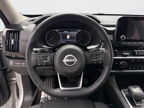 Used 2022 Nissan Pathfinder SV w/ SV Premium Package image 12