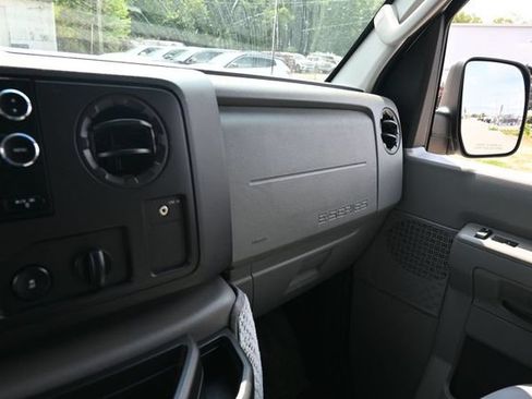 Used 2009 Ford E-150 and Econoline 150 Wagon RWD image 23