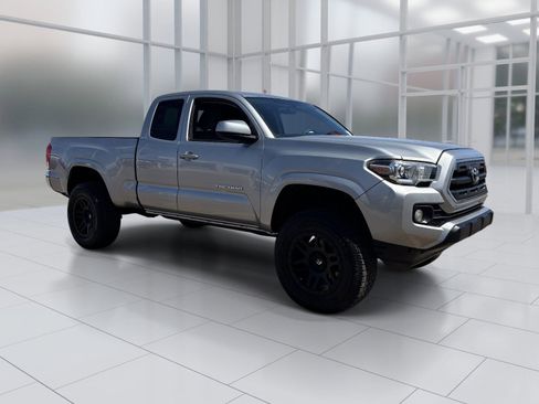 Used 2016 Toyota Tacoma SR5 w/ Towing Package RWD image 8
