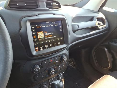 Used 2023 Jeep Renegade Latitude AWD/4WD image 32