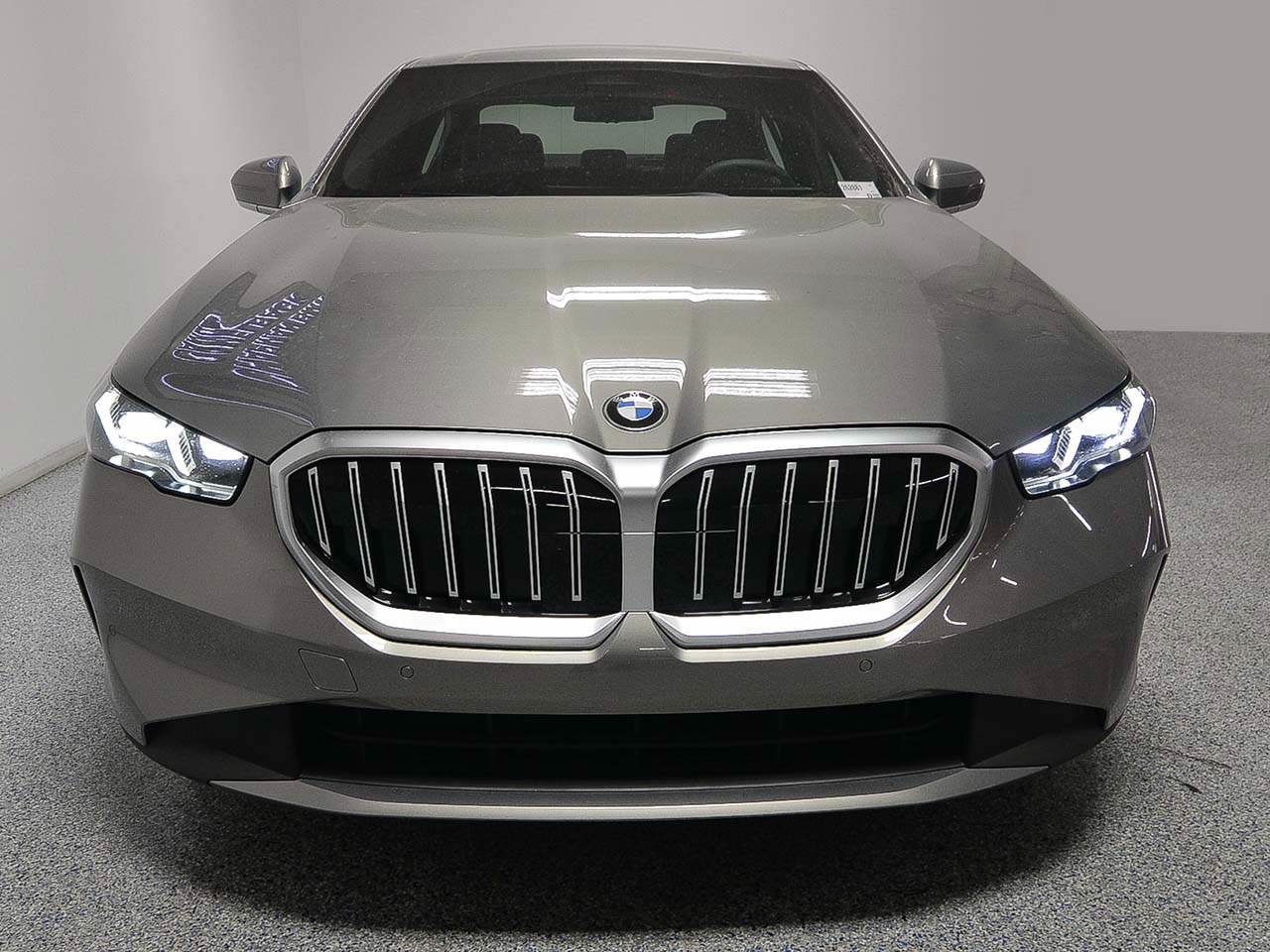 Used 2026 BMW 530i RWD image 2