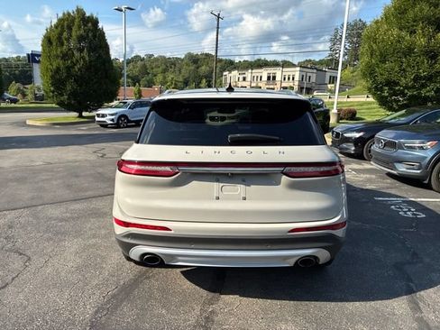 Used 2022 Lincoln Corsair AWD w/ Premium Package image 4