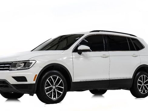 Used 2021 Volkswagen Tiguan SE FWD image 2