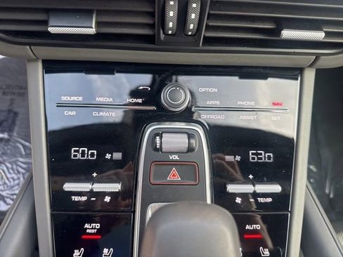 Used 2023 Porsche Cayenne Platinum Edition AWD/4WD image 26