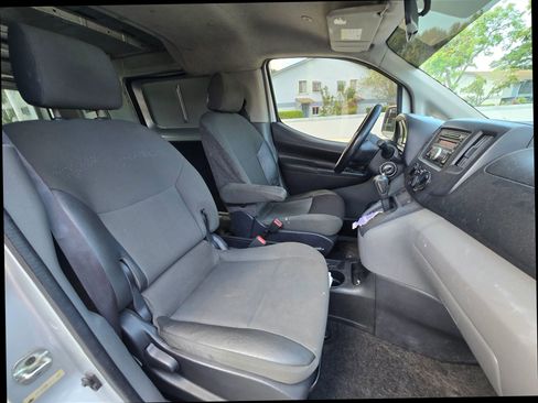 Used 2013 Nissan NV200 SV w/ Exterior Appearance Pkg FWD image 11