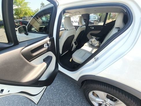 Used 2019 Volvo XC40 T5 Momentum AWD/4WD image 17
