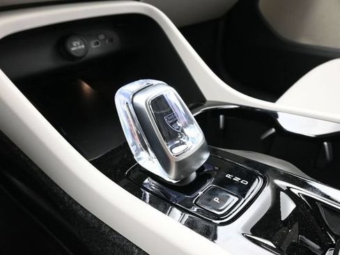 New 2026 Volvo XC40 B5 Plus w/ Protection Package Premier AWD/4WD image 12