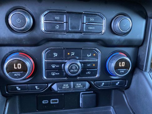 Used 2024 Chevrolet Tahoe LT AWD/4WD image 15