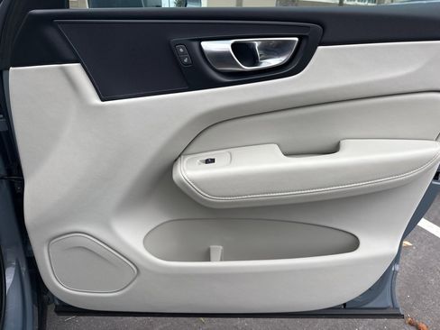 Used 2023 Volvo XC60 T8 Plus image 18