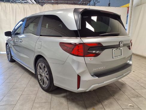 Used 2025 Honda Odyssey Touring image 7