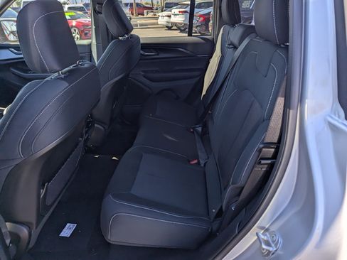 New 2025 Jeep Grand Cherokee Laredo image 8