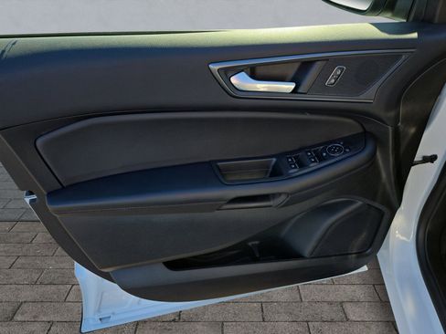 Certified 2024 Ford Edge SE image 10