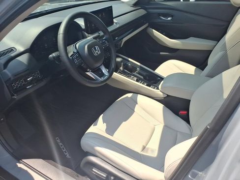 Used 2025 Honda Accord Touring image 14