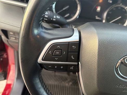 Certified 2022 Toyota Highlander XLE image 17