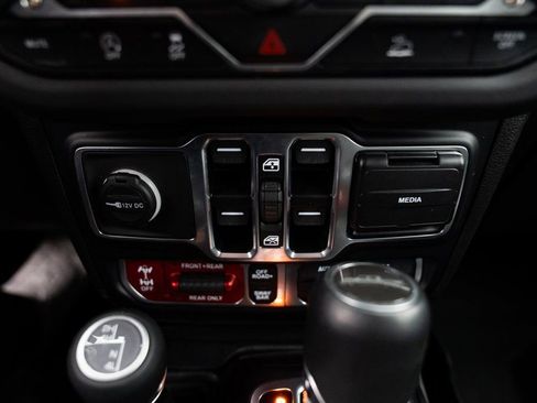 Used 2024 Jeep Gladiator Rubicon w/ Convenience Group image 18