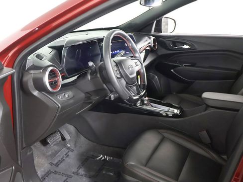 Used 2025 Chevrolet Trax RS w/ Sunroof Package FWD image 24
