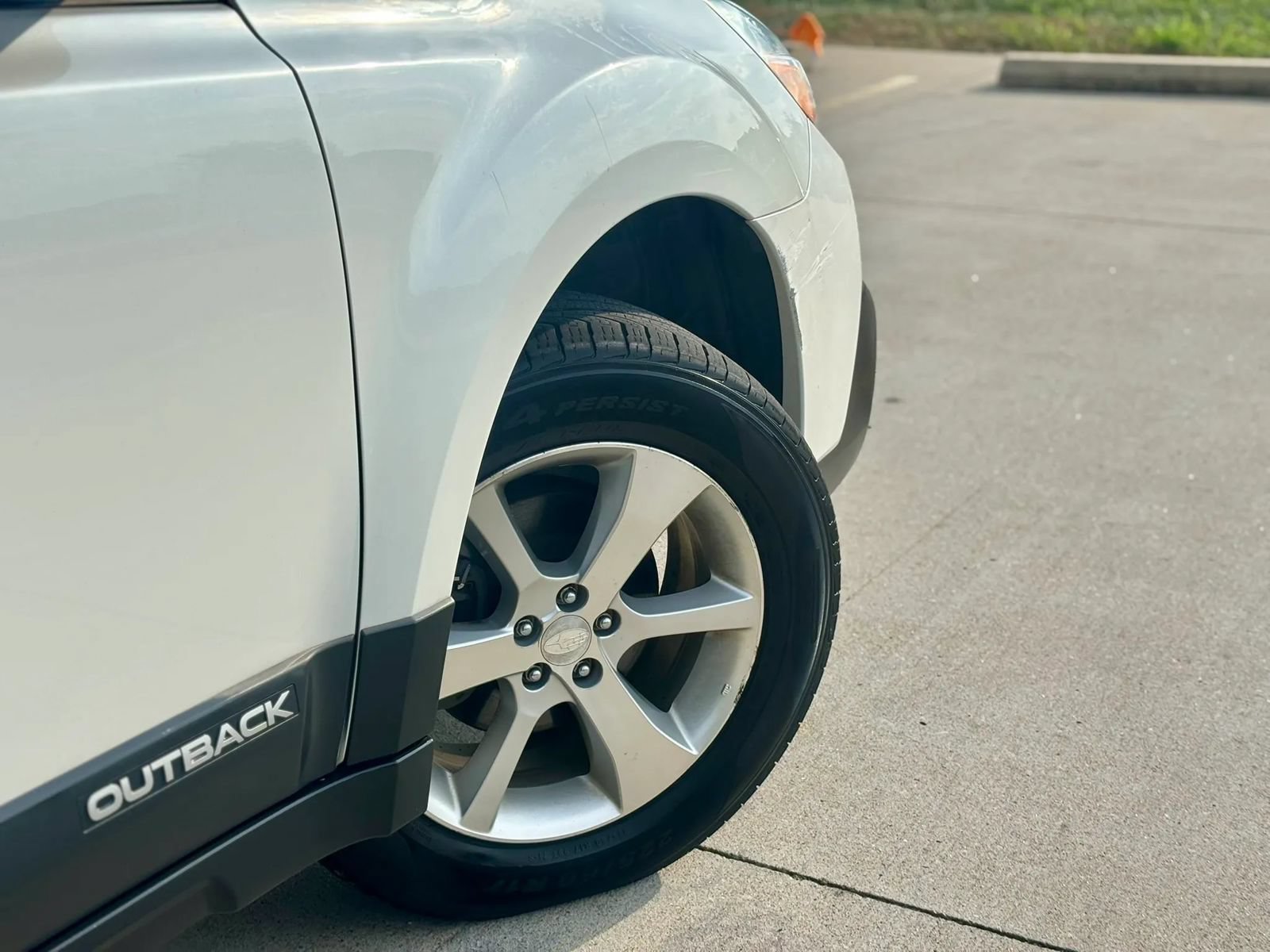 Used 2013 Subaru Outback 2.5i Limited AWD/4WD image 5