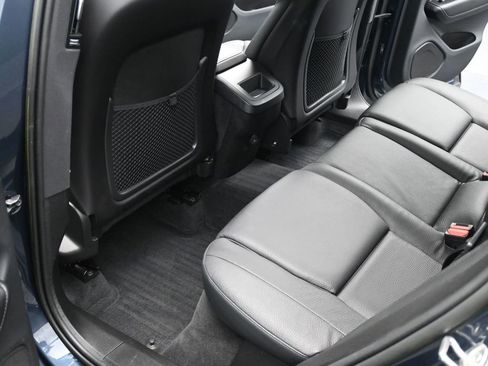 Used 2023 Volvo XC60 B5 Plus image 12