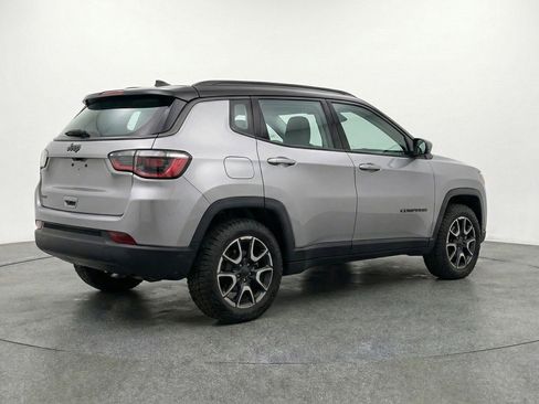 Used 2025 Jeep Compass Trailhawk AWD/4WD image 9