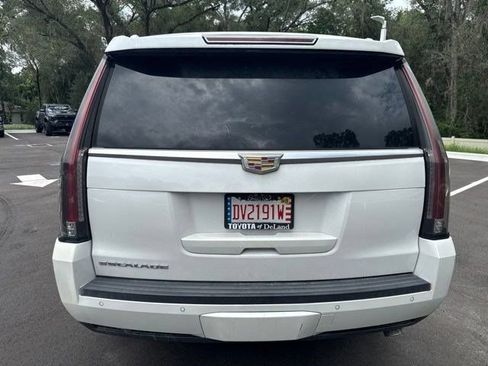 Used 2019 Cadillac Escalade Premium Luxury AWD/4WD image 4
