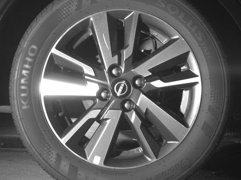 Used 2025 Nissan Versa SV image 15