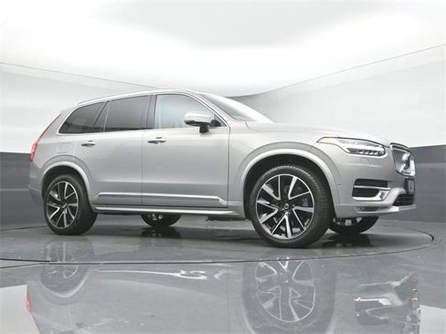 Used 2023 Volvo XC90 B6 Plus image 37
