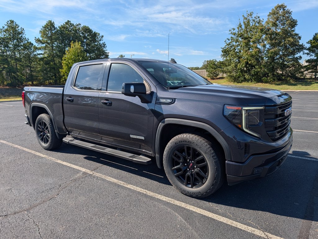 Used 2024 GMC Sierra 1500 Elevation w/ Elevation Premium Package AWD/4WD image 1