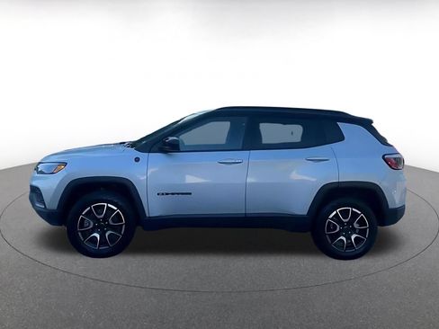 Used 2025 Jeep Compass Trailhawk AWD/4WD image 9