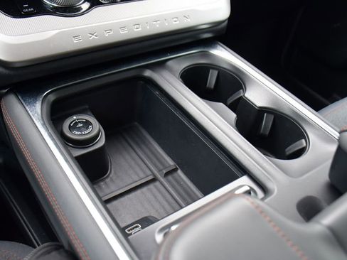 Used 2025 Ford Expedition Active image 34