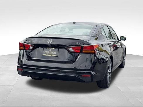 Used 2024 Nissan Altima 2.5 SV FWD image 10