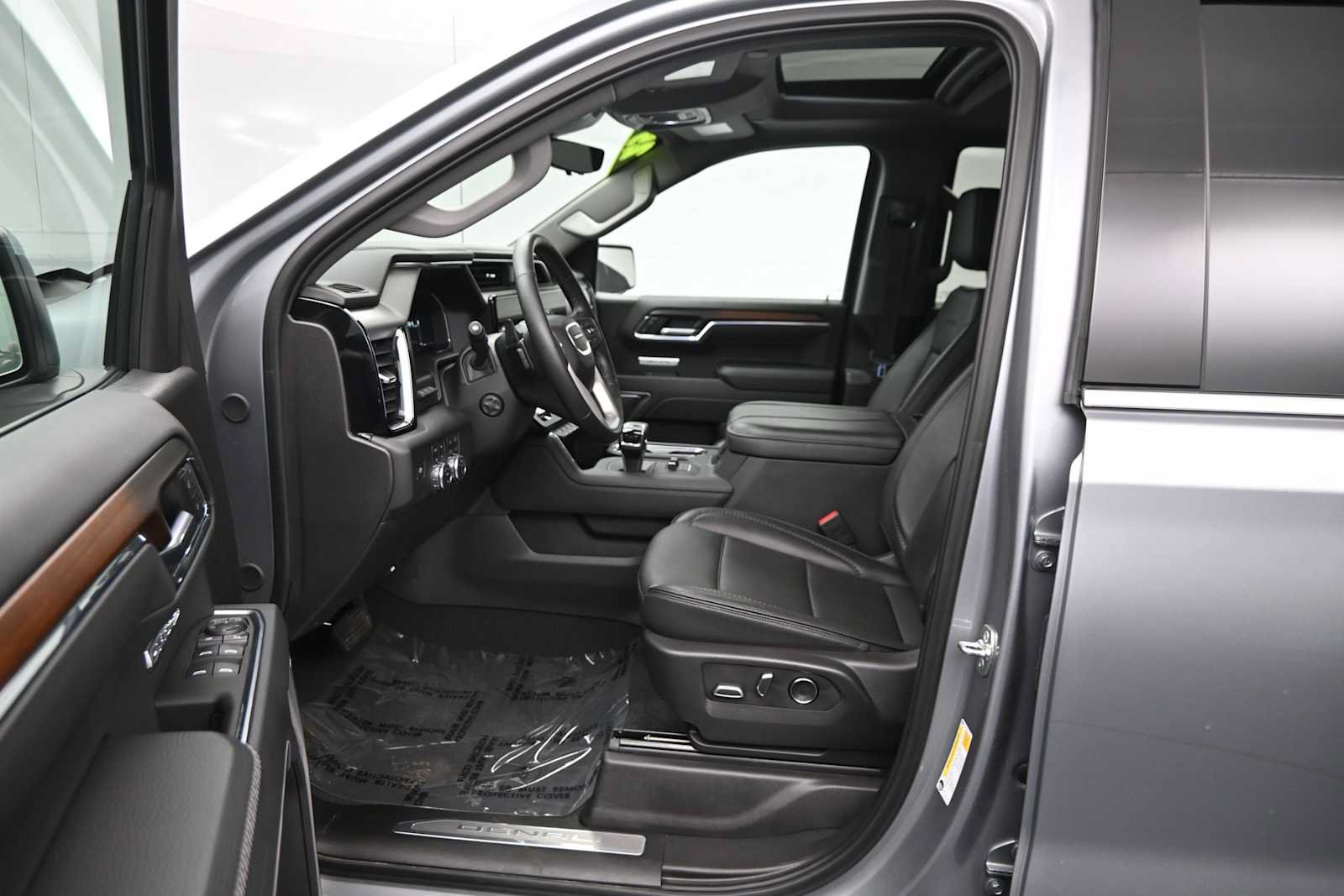 Used 2025 GMC Sierra 1500 Denali w/ Denali Reserve Package AWD/4WD image 16