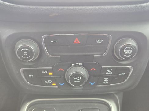 Used 2017 Jeep Compass Latitude w/ Popular Equipment Group FWD image 15