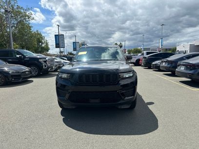 Used 2025 Jeep Grand Cherokee Altitude