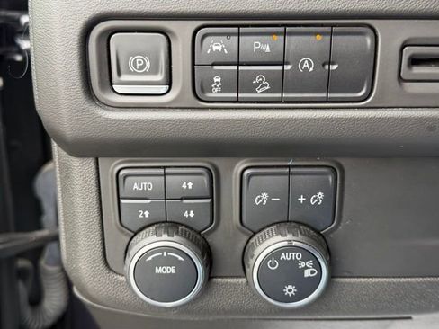 Certified 2023 Chevrolet Suburban Premier AWD/4WD image 8