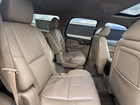 Used 2011 GMC Yukon SLT w/ SLT-2 Equipment Package image 8
