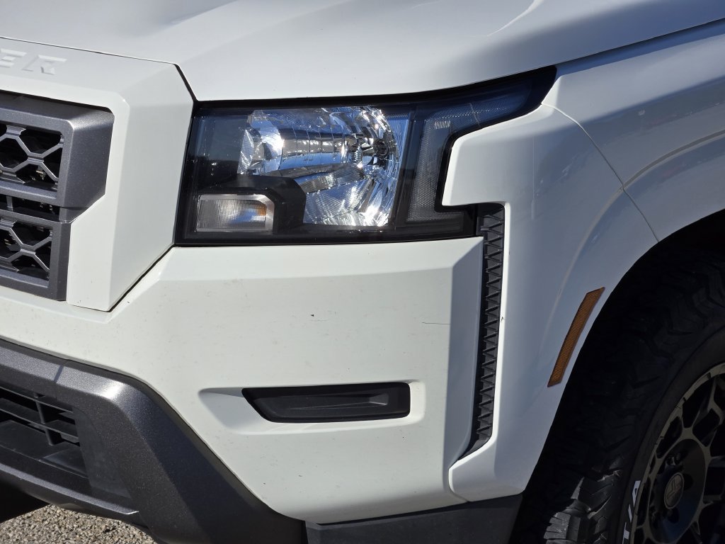 Used 2022 Nissan Frontier SV RWD image 9