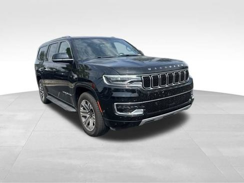 Used 2024 Jeep Wagoneer L Series II w/ Flexible Seating Group AWD/4WD image 7