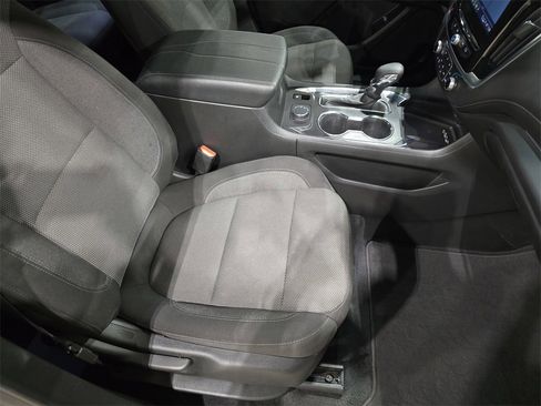 Used 2024 Chevrolet Traverse LT image 10