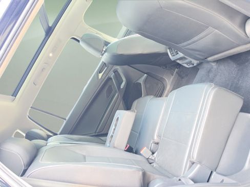 Used 2021 Volkswagen Tiguan SE w/ Panoramic Sunroof Package AWD/4WD image 26