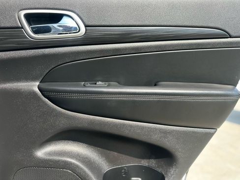 Used 2020 Jeep Grand Cherokee Laredo RWD image 16